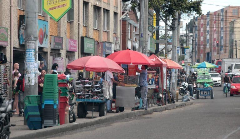 Source: El Tiempo. https://www.eltiempo.com/bogota/asi-enfrentaran-candidatos-a-la-alcaldia-el-dilema-espacio-publico-trabajo-informal-416964